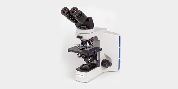 Microscopio binocular inclinable de marca Henry Schein